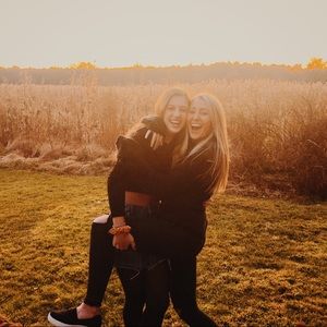 Meet your Posher, Elise